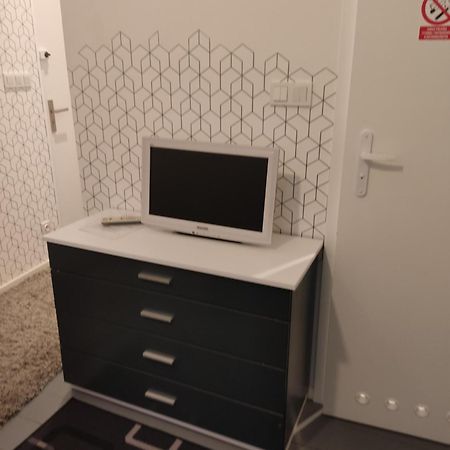 Kawalerka W Centrum Leszna. Leszno  Kültér fotó